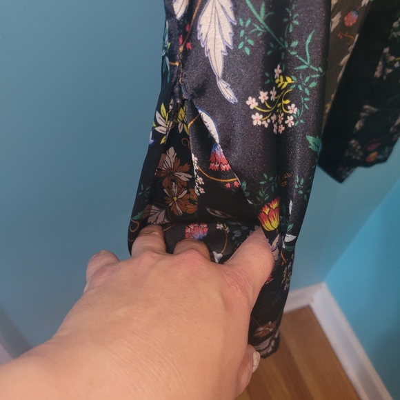 Victoria's Secret Black Floral Satin Robe sz. Small - Picture 6 of 8